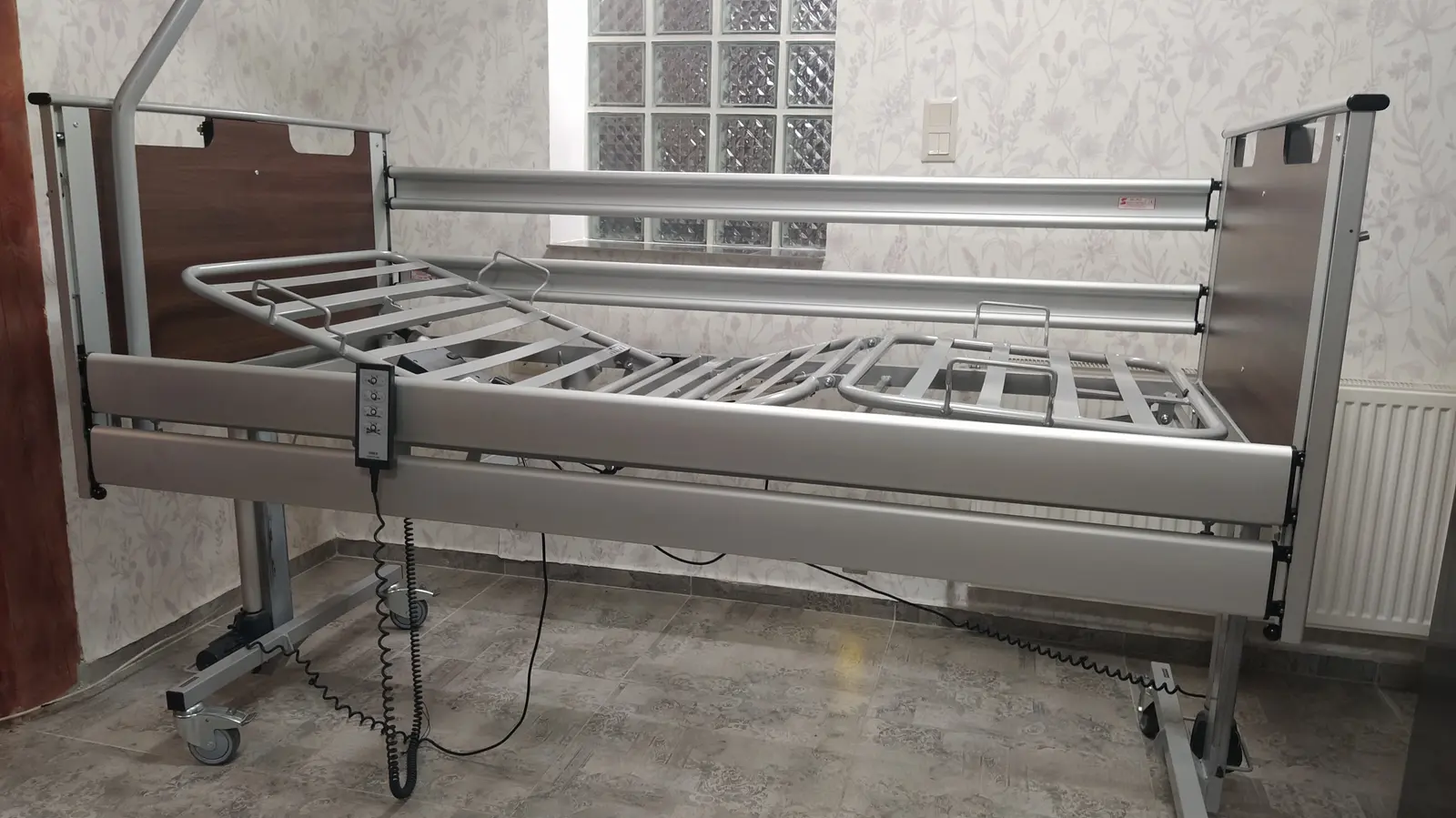 Elektromos betegágy otthoni ápoláshoz, Gödöllő vonzáskörzetében kiszállítva